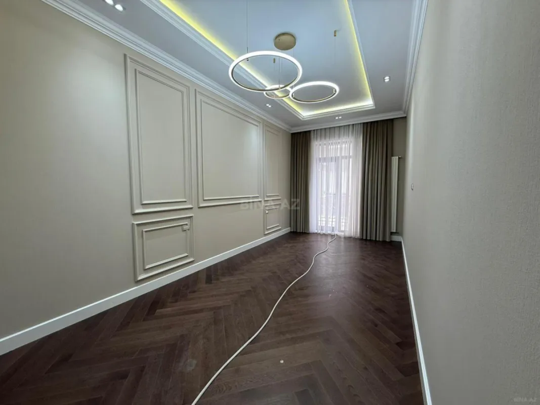 Satılır 4 otaqlı mənzil 235 m²