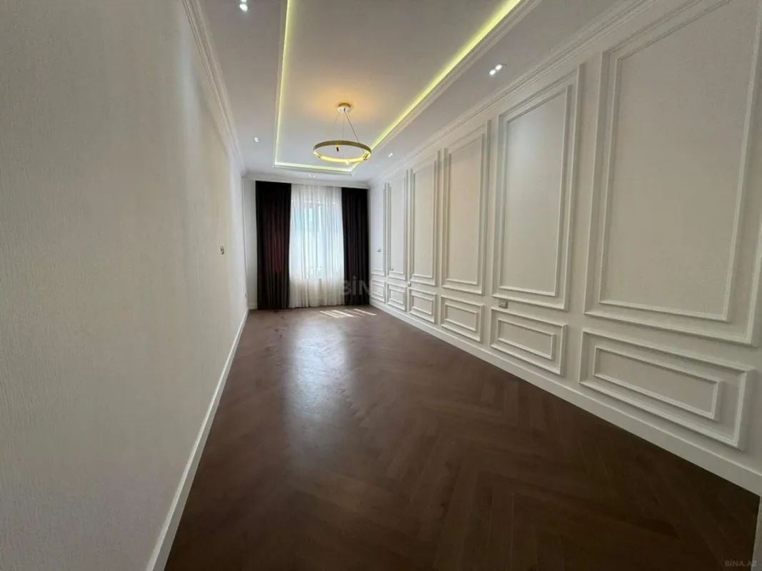 Satılır 4 otaqlı mənzil 235 m²