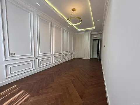 Satılır 4 otaqlı mənzil 235 m²