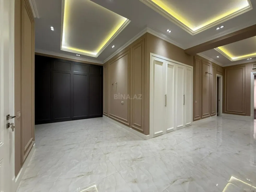 Satılır 4 otaqlı mənzil 235 m²
