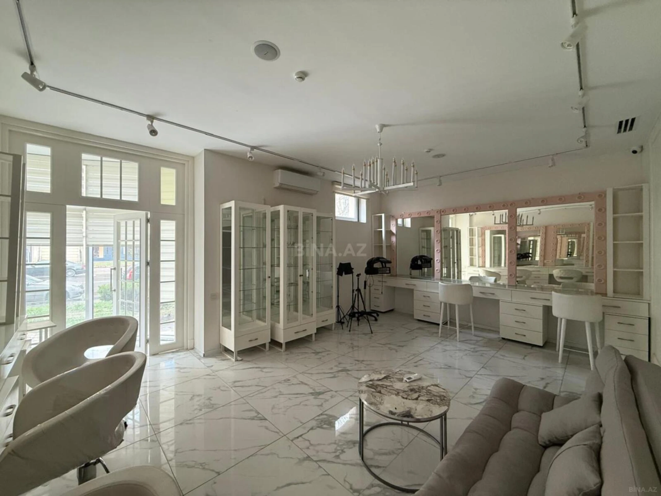 Kirayə verilir obyekt 300 m²