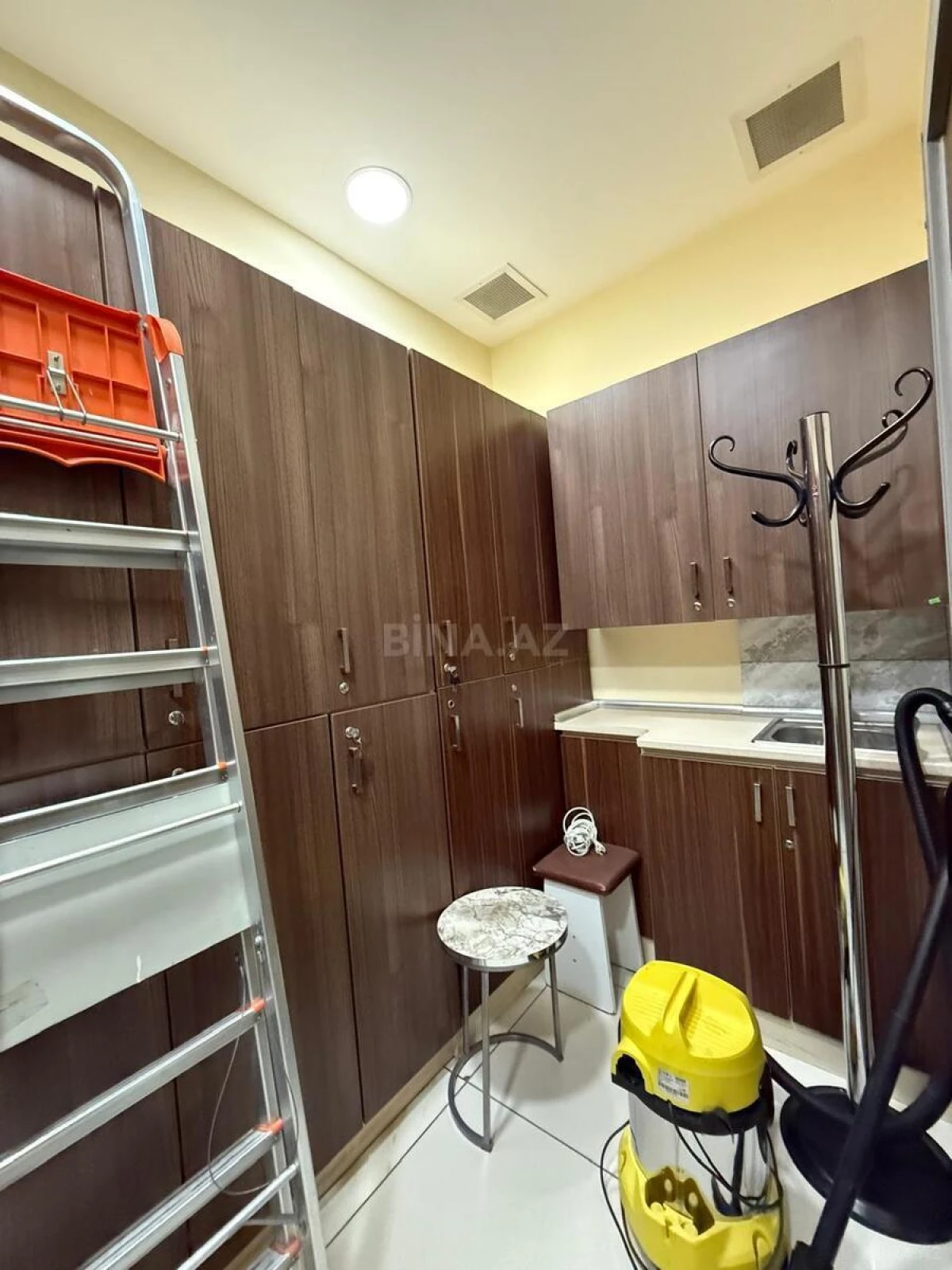 Kirayə verilir obyekt 300 m²