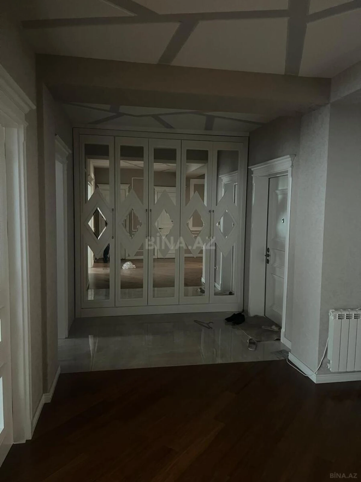 Satılır 3 otaqlı mənzil 145 m²
