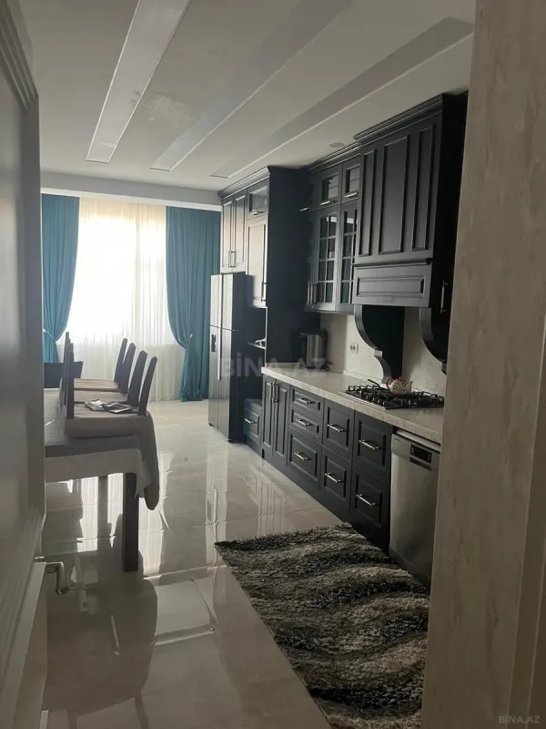 Satılır 3 otaqlı mənzil 145 m²