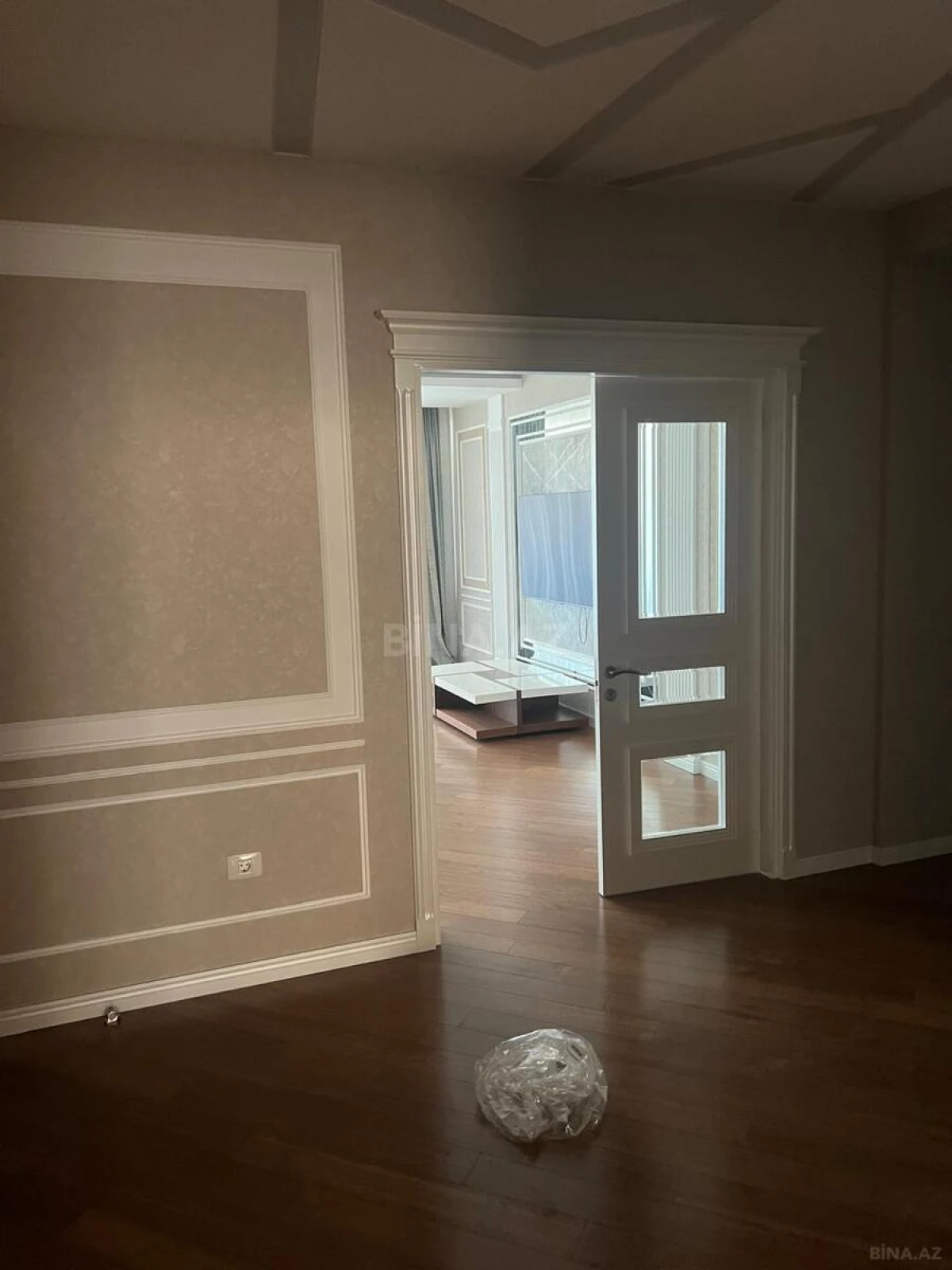 Satılır 3 otaqlı mənzil 145 m²