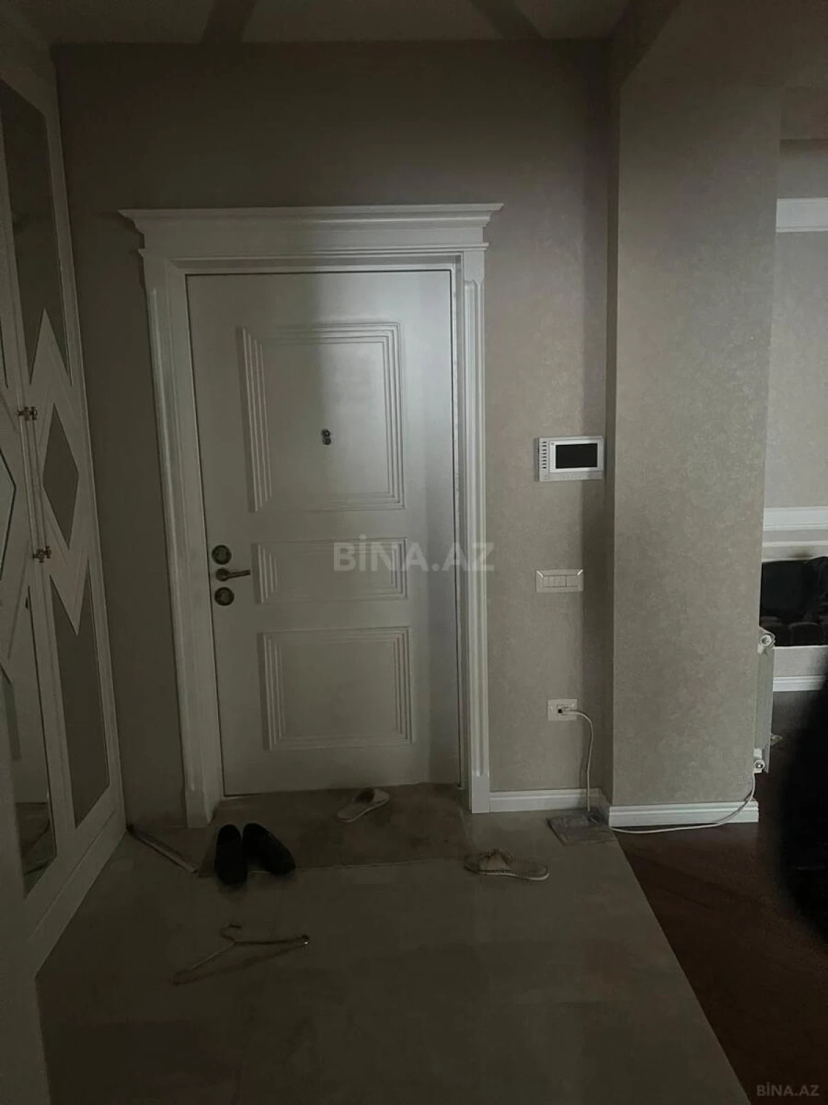 Satılır 3 otaqlı mənzil 145 m²