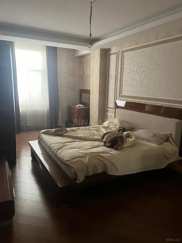 Satılır 3 otaqlı mənzil 145 m²