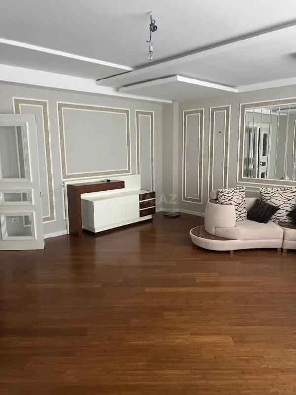 Satılır 3 otaqlı mənzil 145 m²