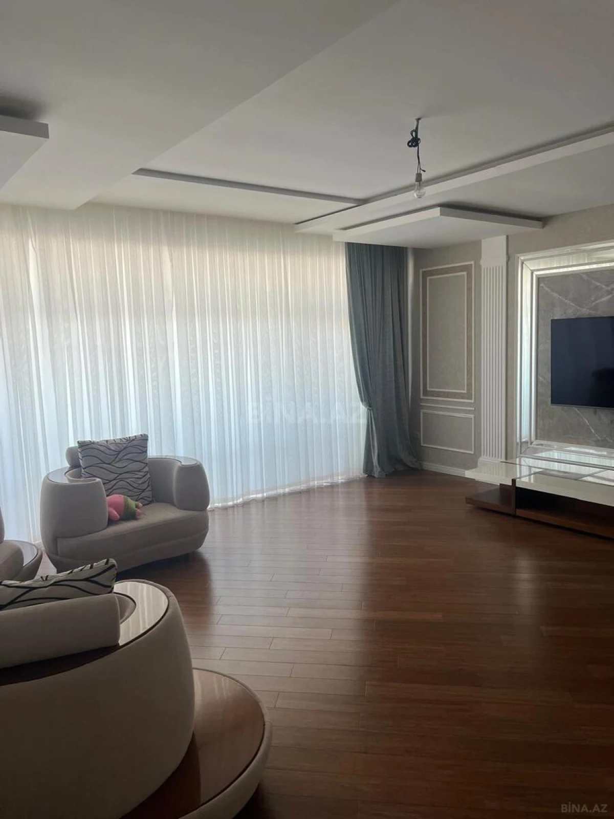 Satılır 3 otaqlı mənzil 145 m²