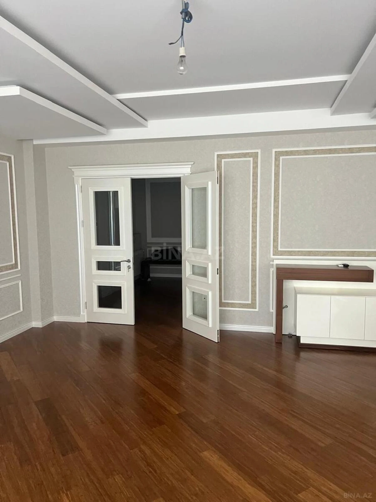 Satılır 3 otaqlı mənzil 145 m²