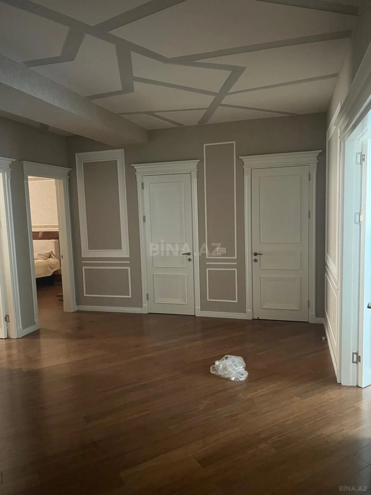 Satılır 3 otaqlı mənzil 145 m²