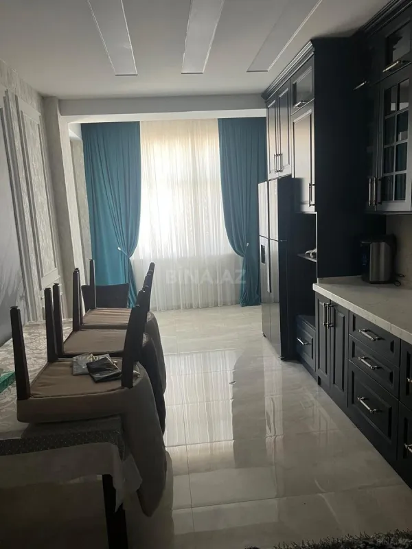 Satılır 3 otaqlı mənzil 145 m²