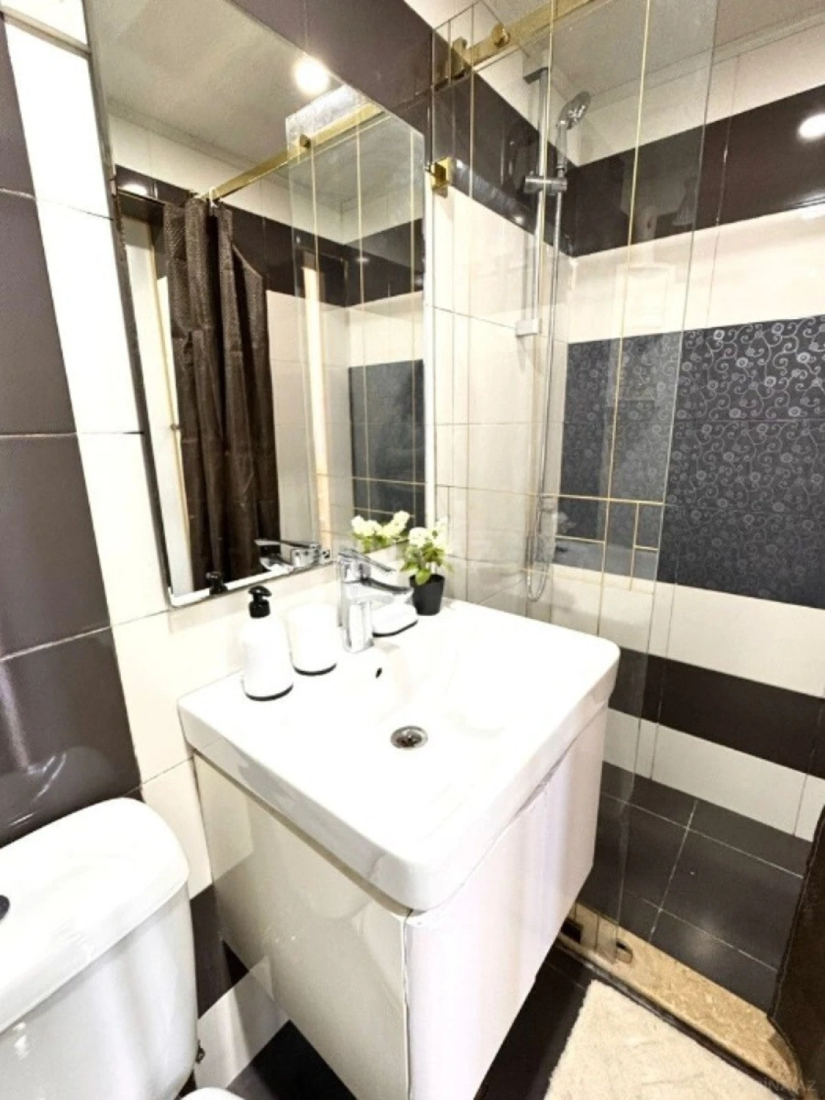 Kirayə verilir 2 otaqlı mənzil 60 m²