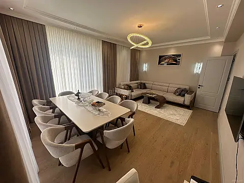 Satılır 4 otaqlı mənzil 120 m²