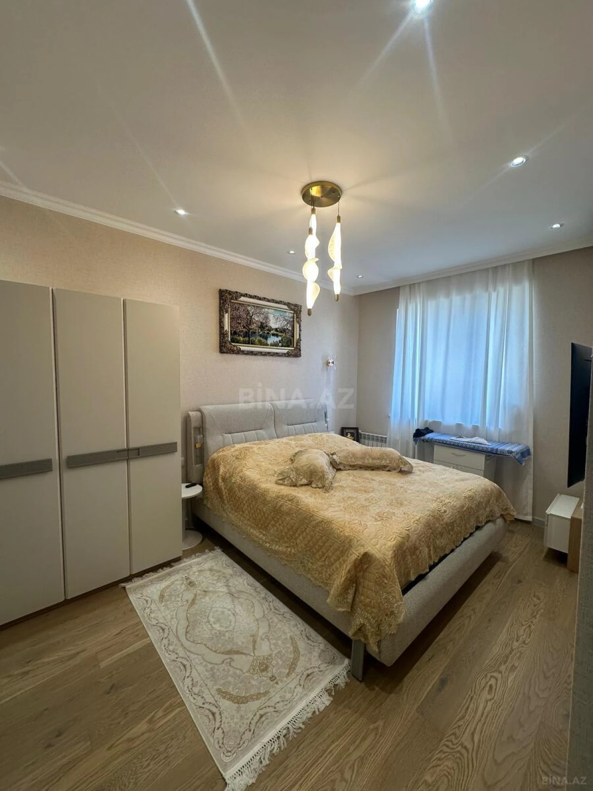 Satılır 4 otaqlı mənzil 120 m²