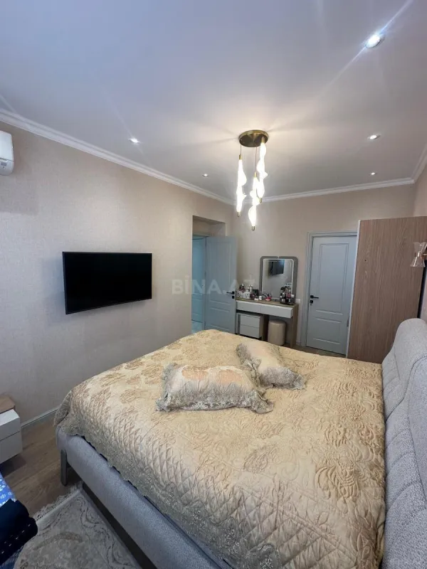 Satılır 4 otaqlı mənzil 120 m²