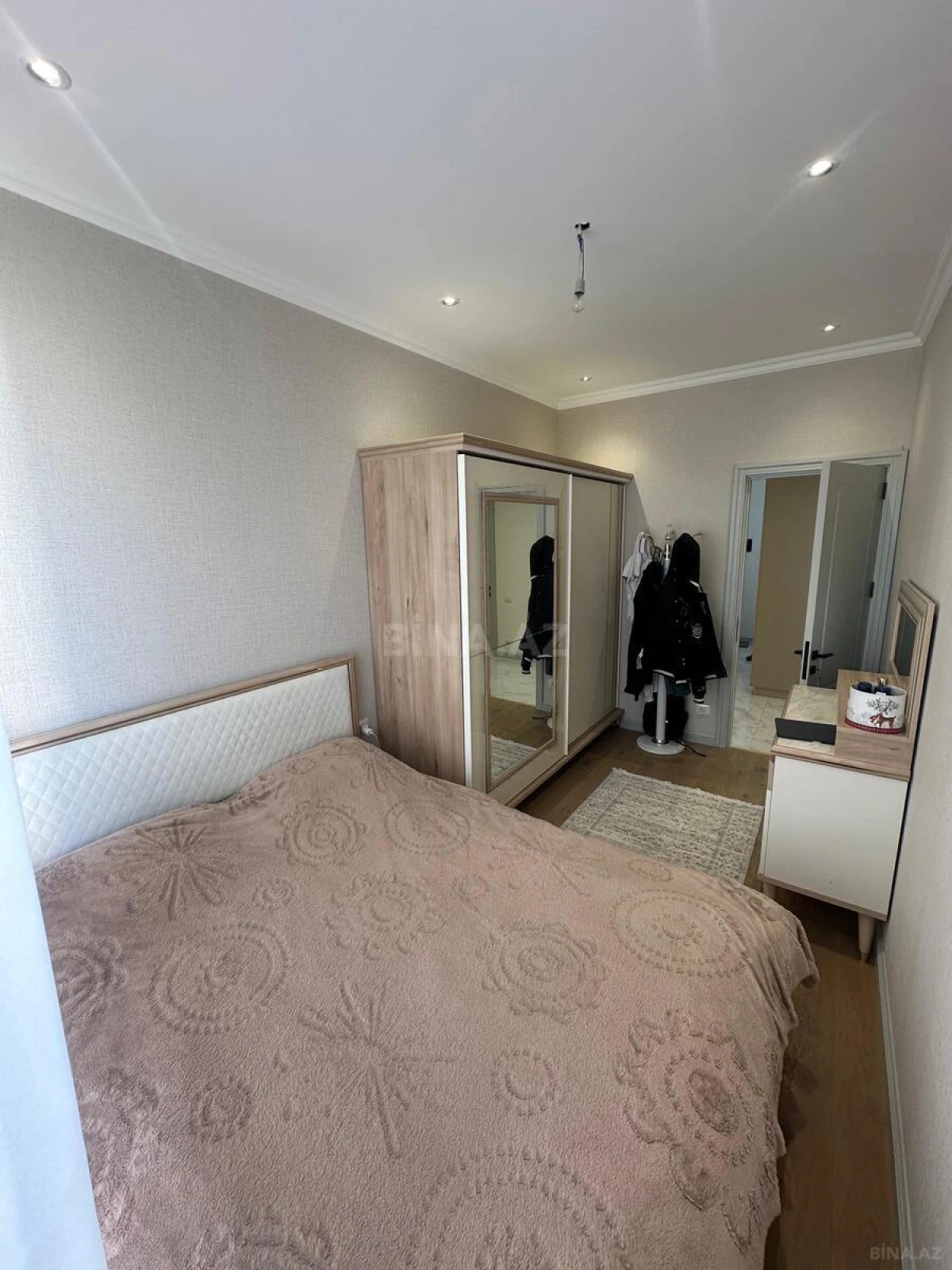 Satılır 4 otaqlı mənzil 120 m²