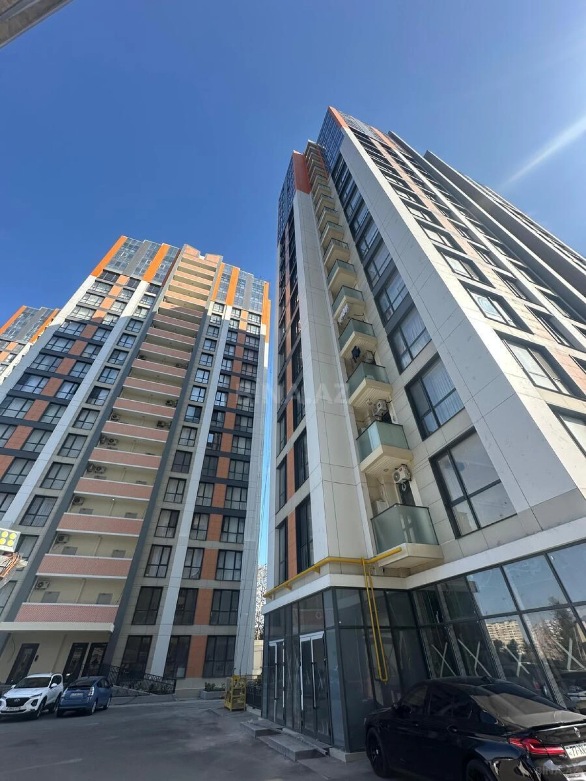 Satılır 4 otaqlı mənzil 120 m²
