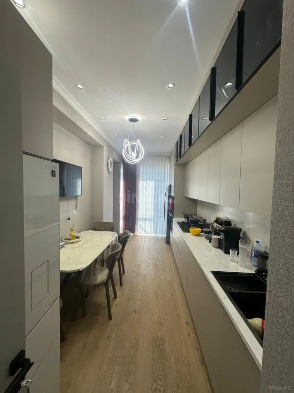 Satılır 4 otaqlı mənzil 120 m²