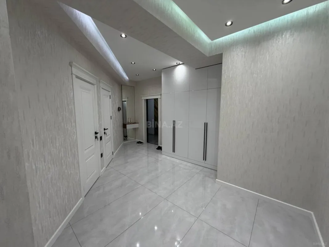 Satılır 3 otaqlı mənzil 107 m²
