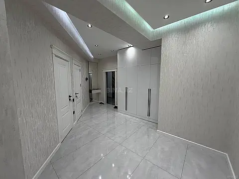 Satılır 3 otaqlı mənzil 107 m²