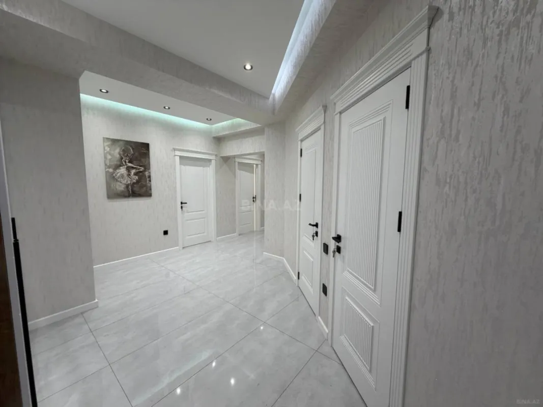 Satılır 3 otaqlı mənzil 107 m²