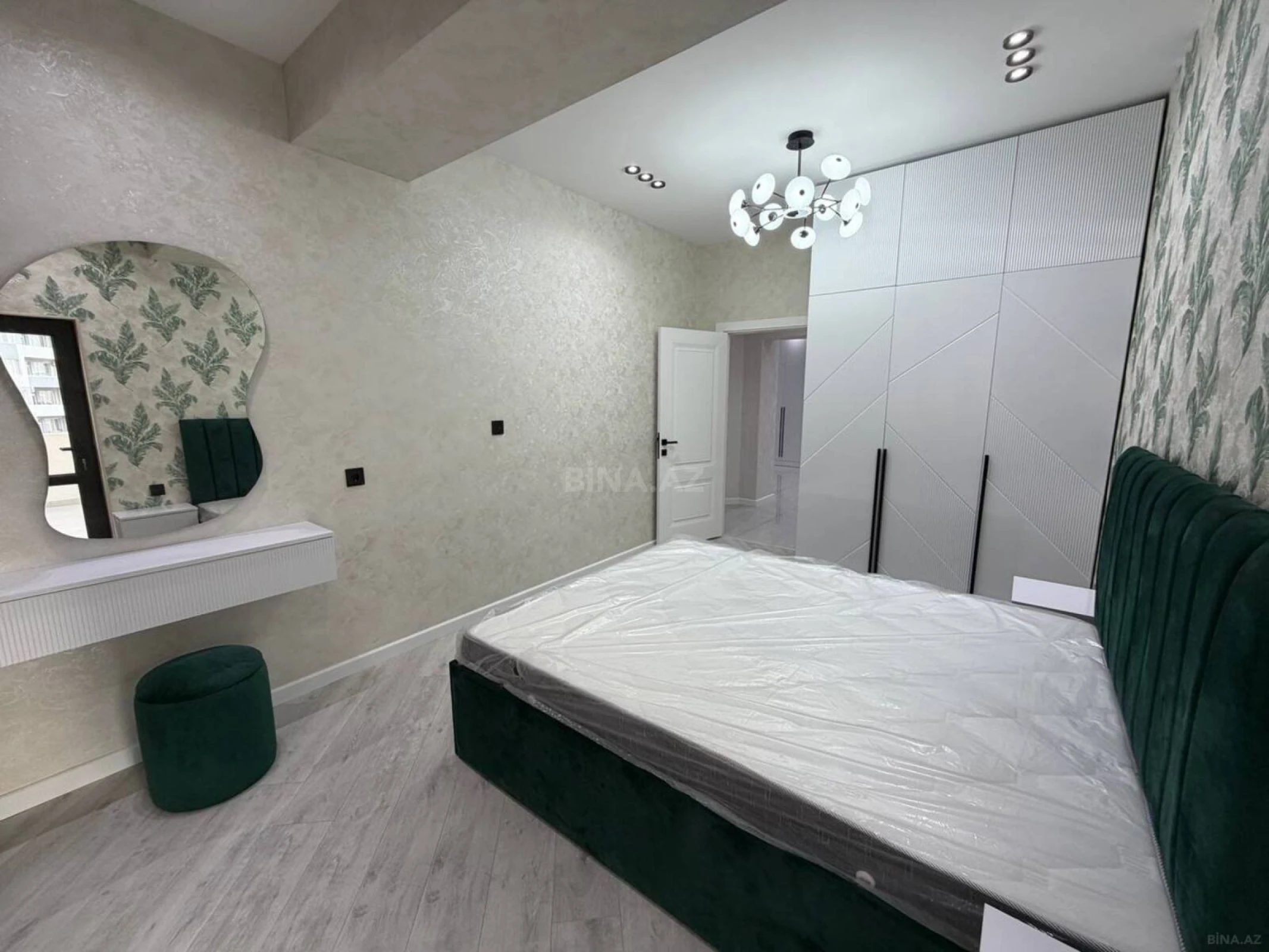 Satılır 3 otaqlı mənzil 107 m²