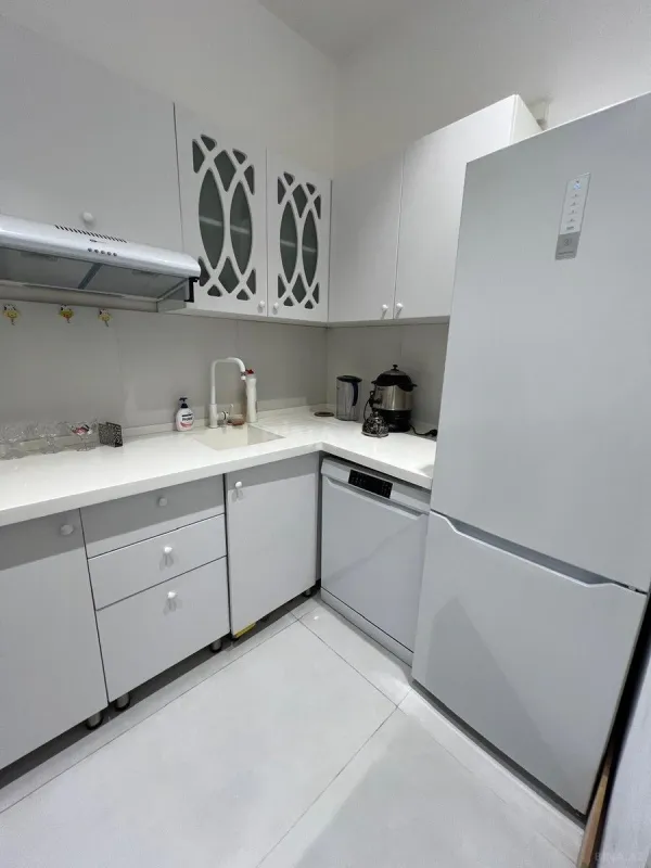 Kirayə verilir 5 otaqlı mənzil 190 m²