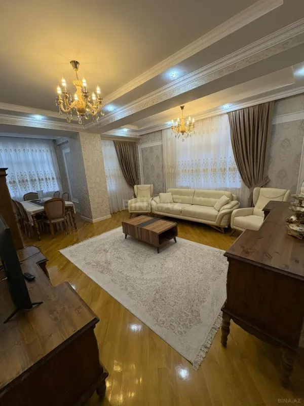 Satılır 3 otaqlı mənzil 132 m²