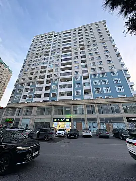 Satılır 3 otaqlı mənzil 132 m²