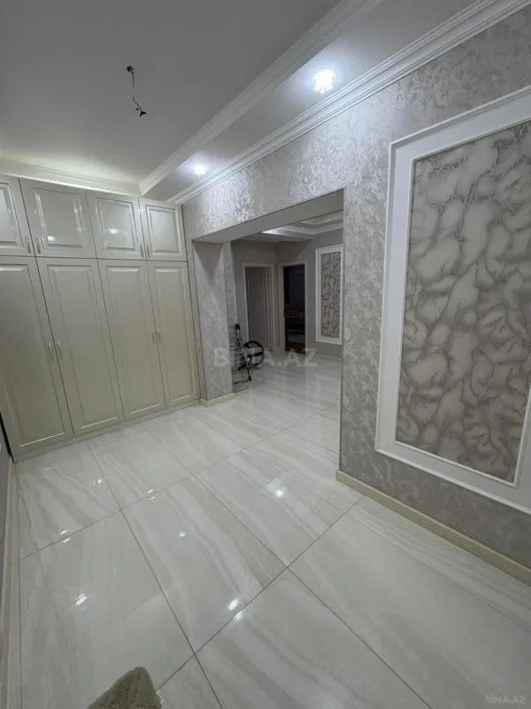 Satılır 3 otaqlı mənzil 132 m²