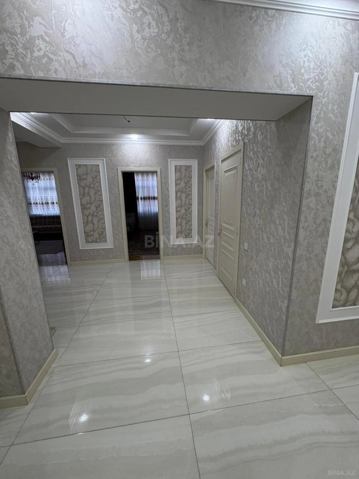 Satılır 3 otaqlı mənzil 132 m²