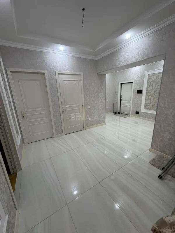 Satılır 3 otaqlı mənzil 132 m²