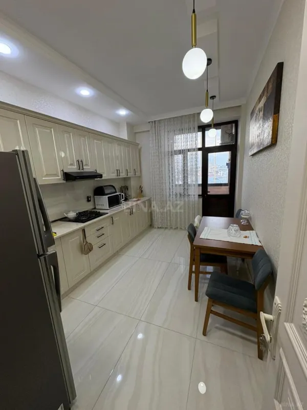 Satılır 3 otaqlı mənzil 132 m²