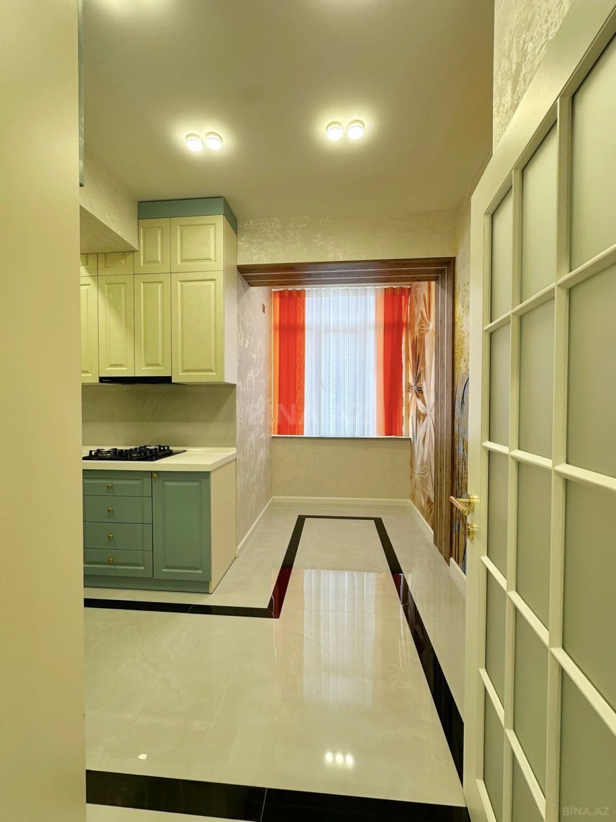 Satılır 2 otaqlı mənzil 84 m²