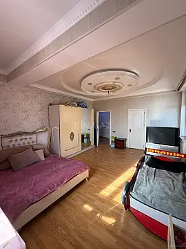 Satılır 4 otaqlı mənzil 208 m²