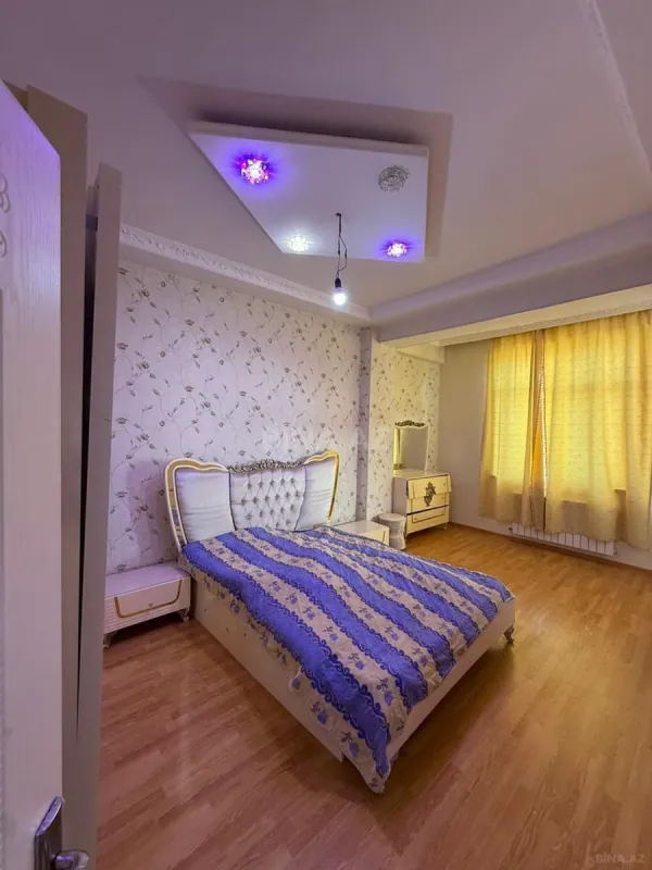 Satılır 4 otaqlı mənzil 208 m²