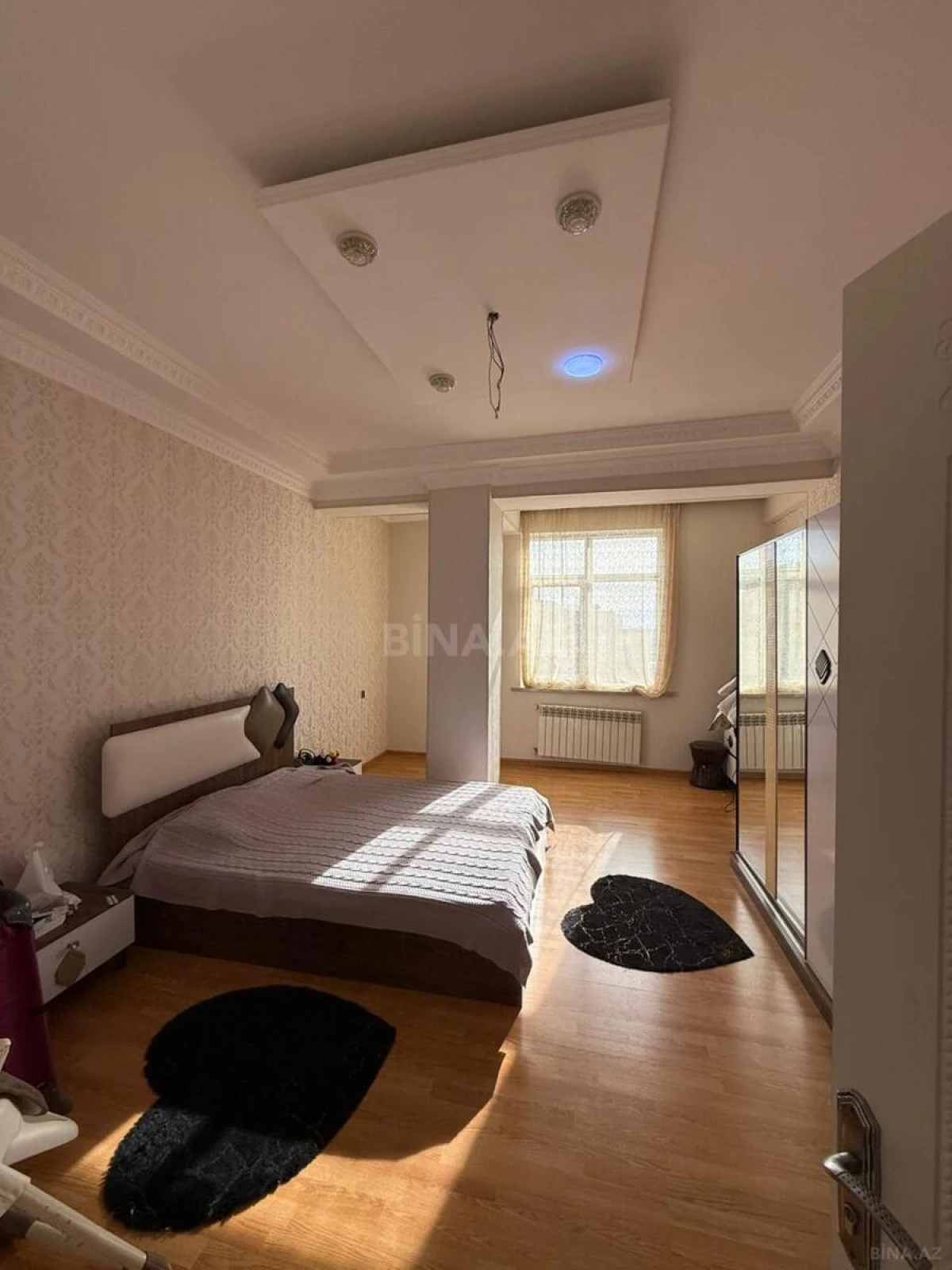 Satılır 4 otaqlı mənzil 208 m²