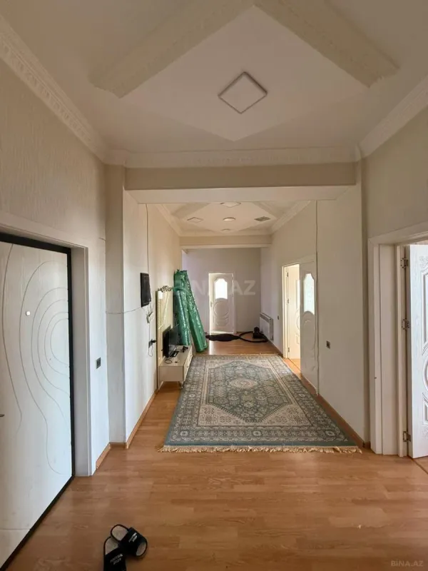 Satılır 4 otaqlı mənzil 208 m²