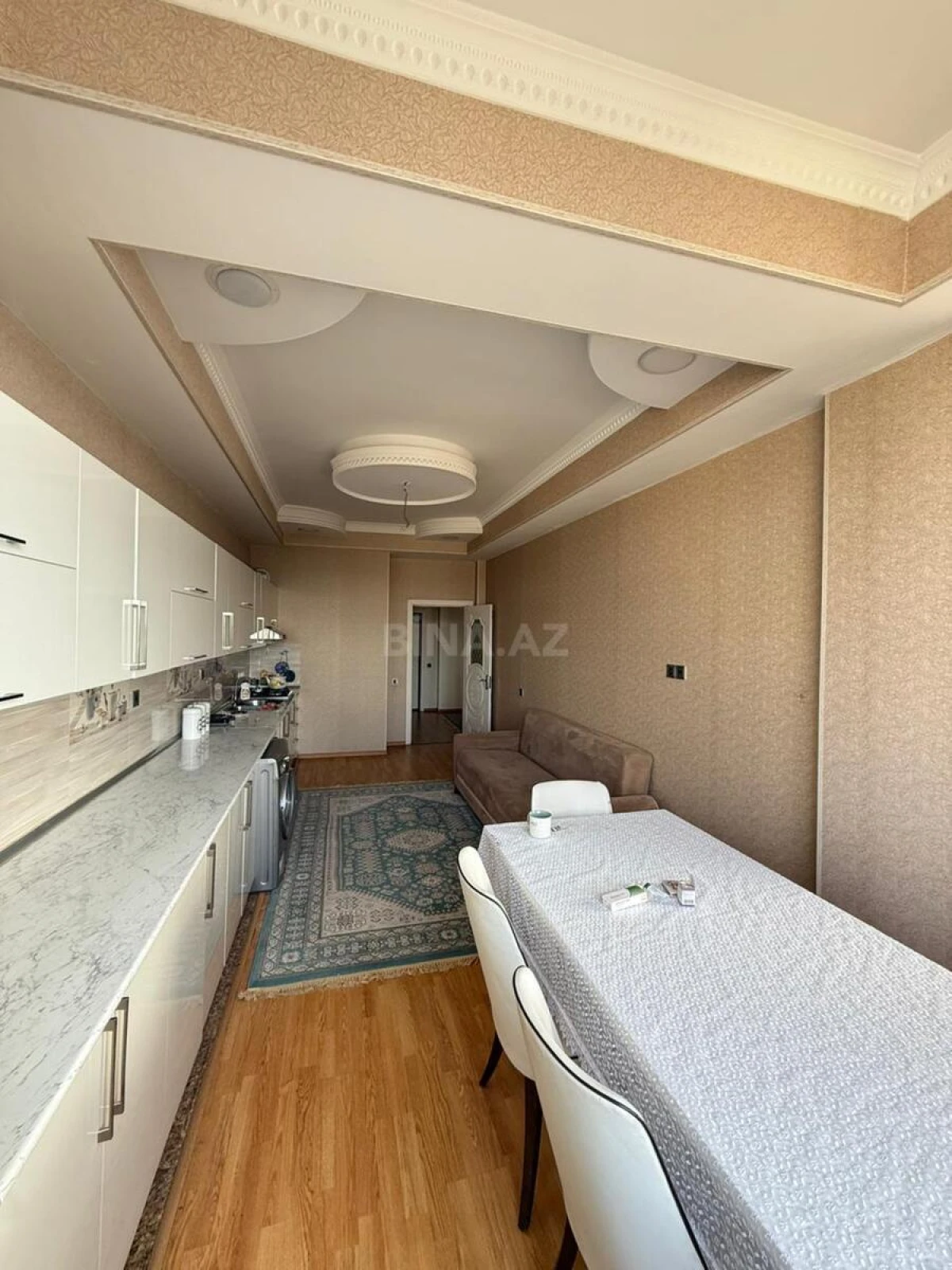 Satılır 4 otaqlı mənzil 208 m²