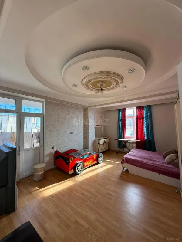 Satılır 4 otaqlı mənzil 208 m²