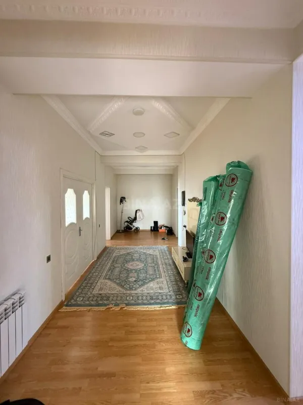 Satılır 4 otaqlı mənzil 208 m²