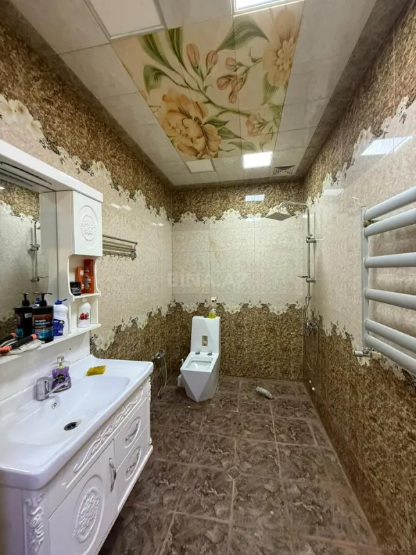 Satılır 4 otaqlı mənzil 208 m²