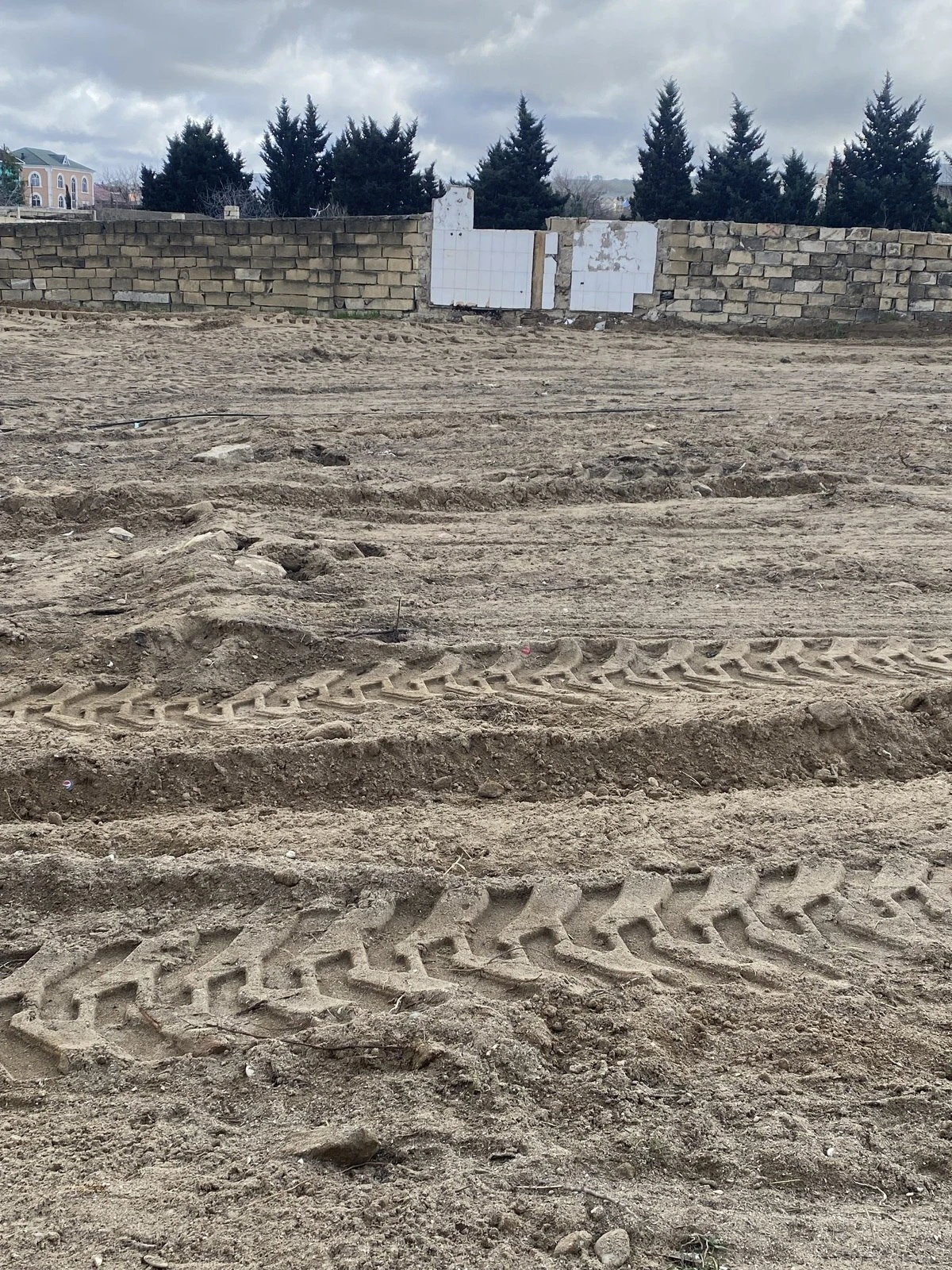 Satılır torpaq sahəsi 2 m²