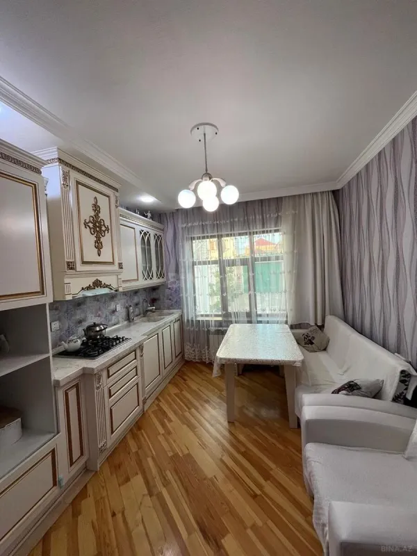 Satılır 5 otaqlı həyət evi 180 m²