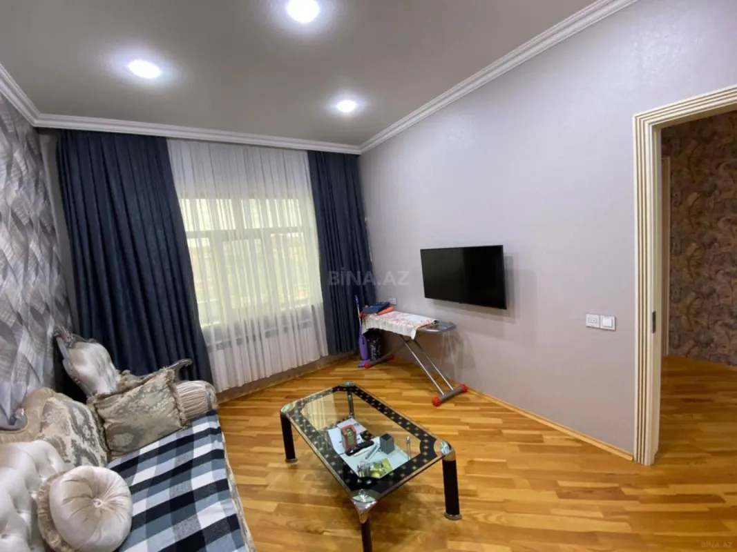 Satılır 5 otaqlı həyət evi 180 m²