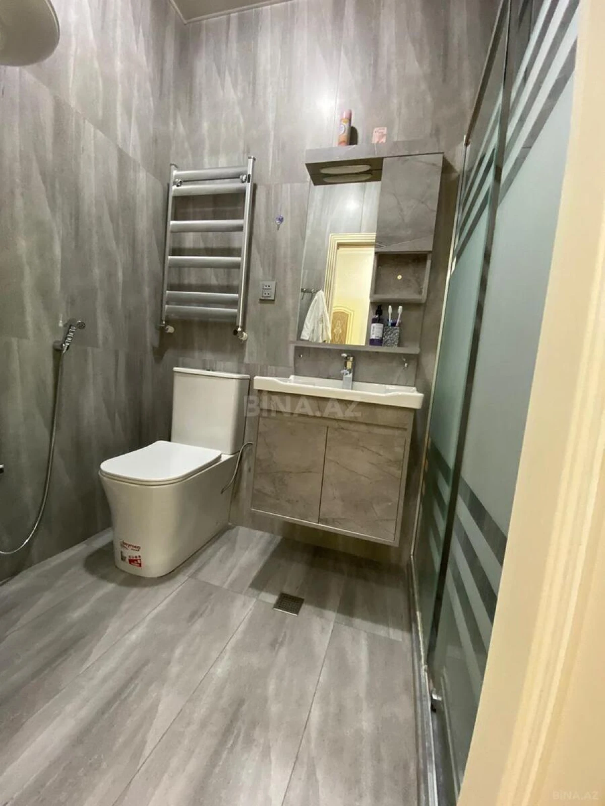 Satılır 5 otaqlı həyət evi 180 m²