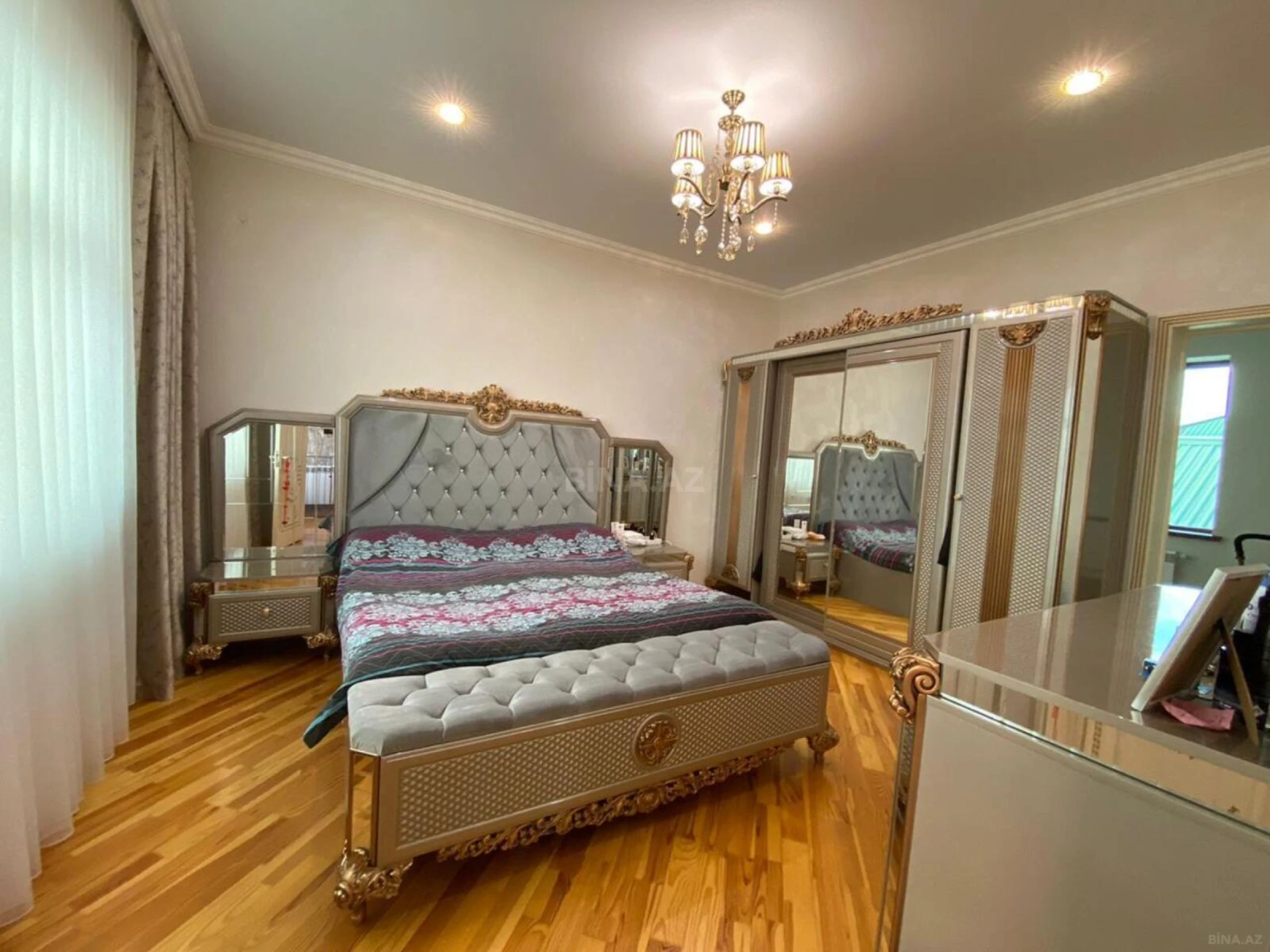 Satılır 5 otaqlı həyət evi 180 m²