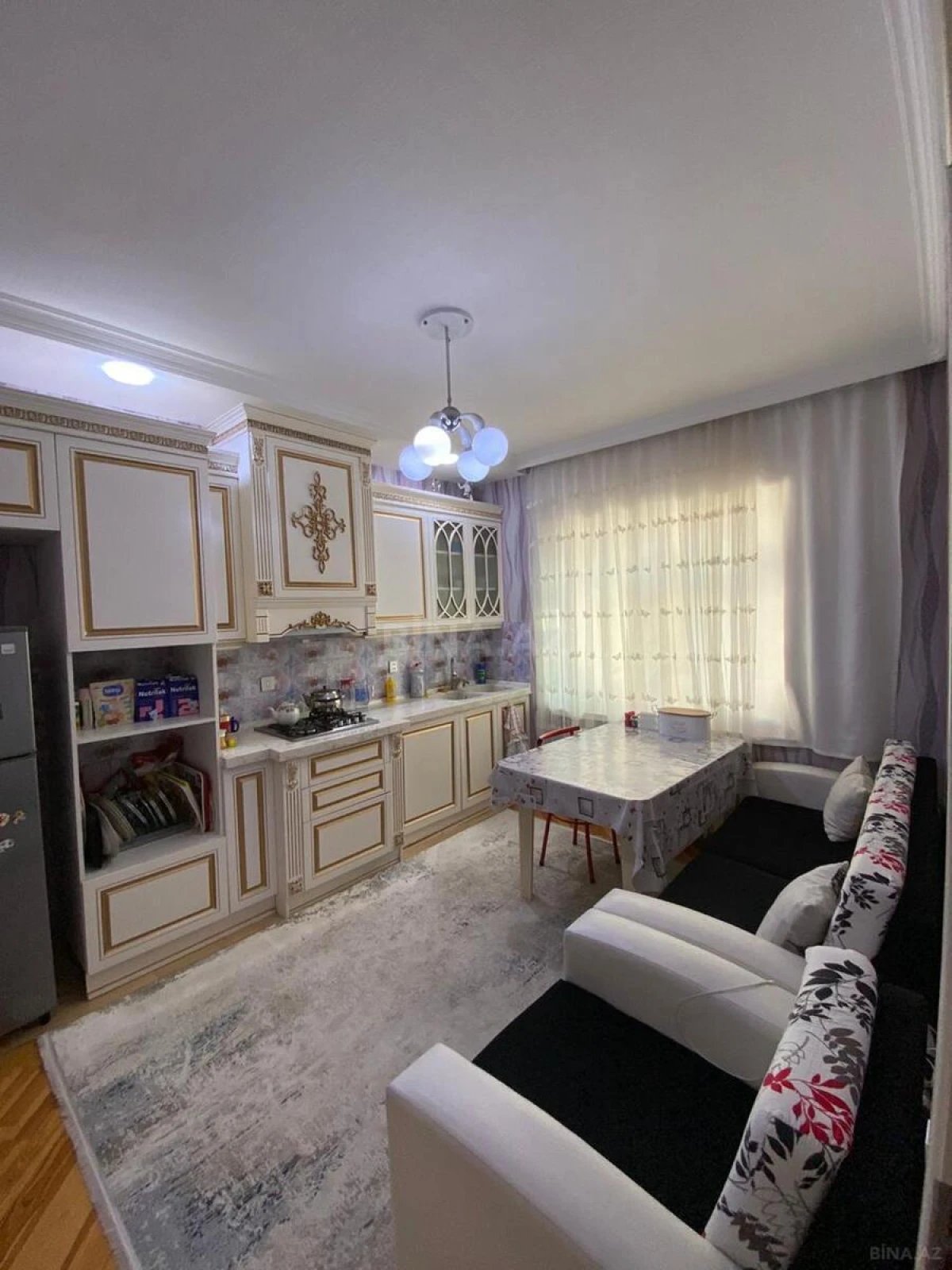 Satılır 5 otaqlı həyət evi 180 m²