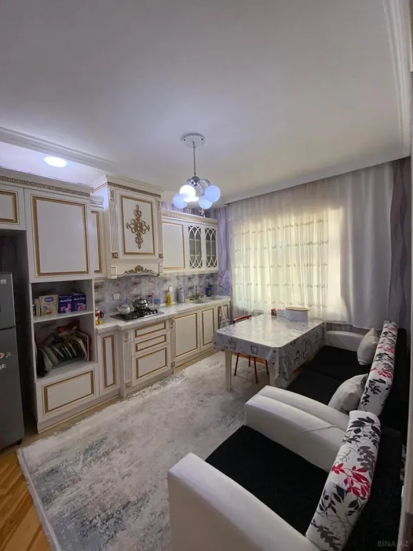 Satılır 5 otaqlı həyət evi 180 m²